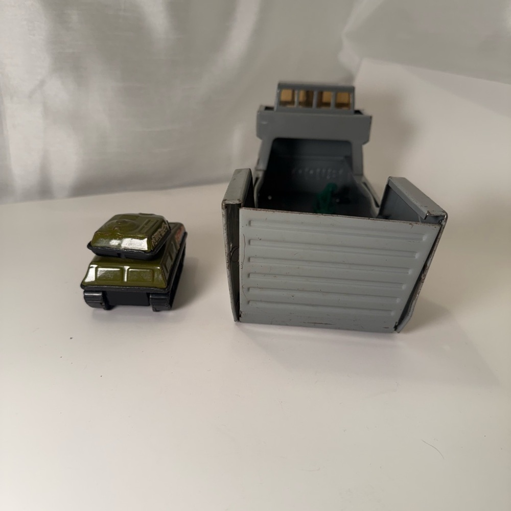 Vintage Buddy L Metal Navy 49 LST Carrier And Buddy Metal Army Tank! - Picture 6 of 7